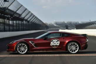 Chevrolet Corvette Grand Sport sẽ trở thành xe dẫn đoàn của Indy 500