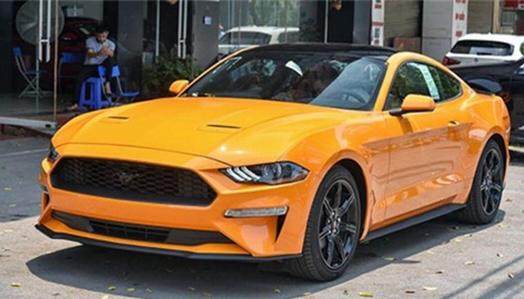 Ford Mustang màu cam Fury giá 2,3 tỷ đồng bất ngờ về Việt Nam