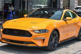 Ford Mustang màu cam Fury giá 2,3 tỷ đồng bất ngờ về Việt Nam