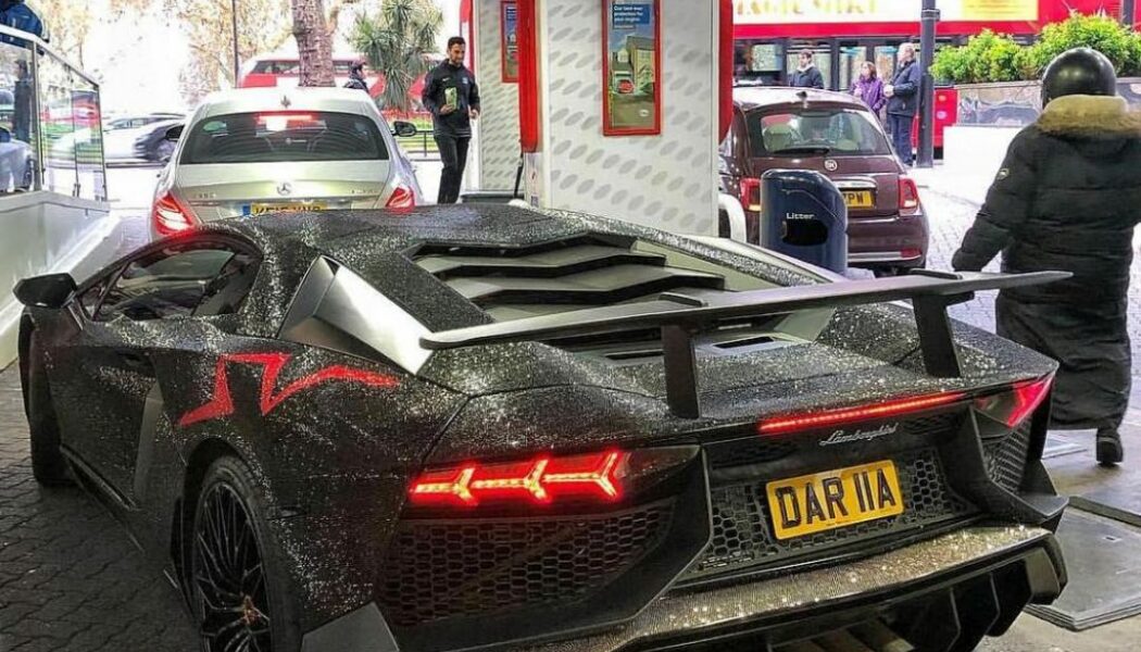 Cận cảnh Lamborghini Aventador SV đính 2 triệu viên kim cương Swarovski