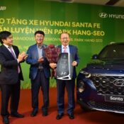 HLV Park Hang-seo được tặng Hyundai Santa Fe Premium trị giá 1,245 tỷ đồng