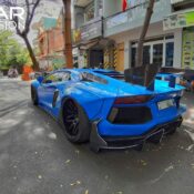 Liberty Walk Lamborghini Aventador trở lại với màu xanh nguyên bản