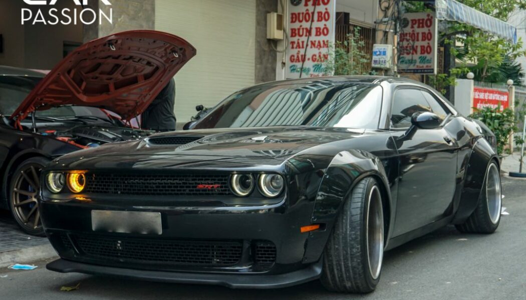 Dodge Challenger SRT 392 độc nhất Việt Nam lên body kit thân rộng