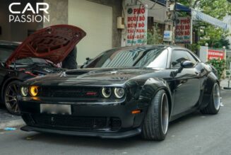 Dodge Challenger SRT 392 độc nhất Việt Nam lên body kit thân rộng