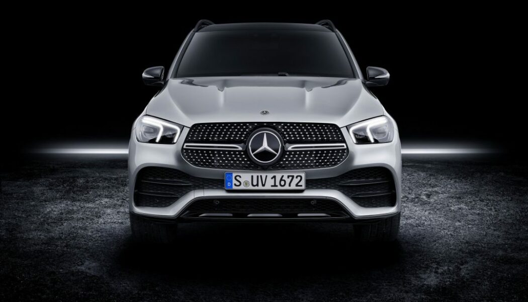 Mercedes-Benz ra mắt GLE 580, bán ra cuối năm nay với giá từ 77.795 USD