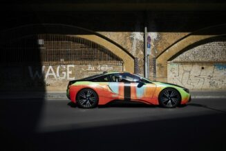 BMW i8 trở thành tác phẩm nghệ thuật đầy màu sắc