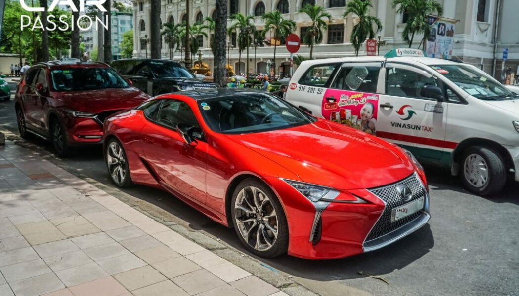 Bắt gặp Lexus LC500 độc nhất Việt Nam dạo phố ngày cuối tuần