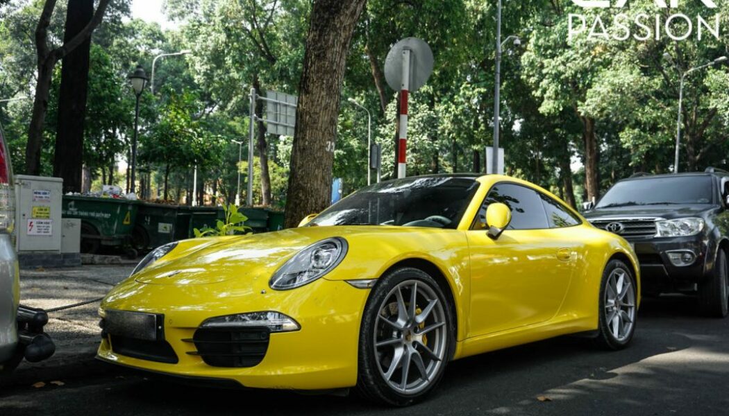 Porsche 911 Carrera xuất hiện nổi bật trên phố