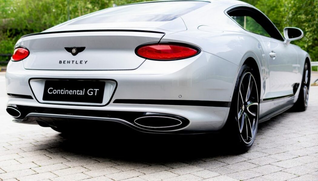 Bentley ra mắt bộ ba xe phiên bản đặc biệt nhằm kỷ niệm 25 năm thành lập đại lý tại Manchester