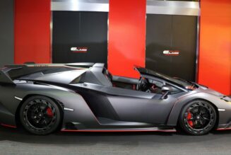 Ngắm Lamborghini Veneno Roadster với thân vỏ bằng sợi carbon độc đáo