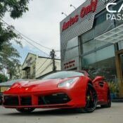 Ferrari 488 GTB của ca sĩ Tuấn Hưng tái xuất đường phố Sài Gòn