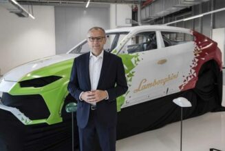 Lamborghini giới thiệu xưởng sơn mới cho mẫu SUV Urus