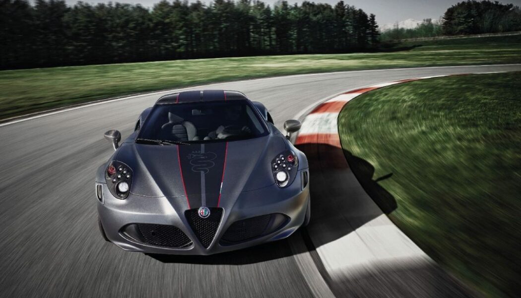 Alfa Romeo 4C Competizione ra mắt với một số nâng cấp nhẹ