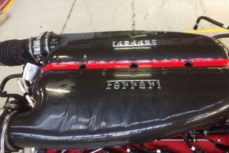 Động cơ LaFerrari được rao bán với giá bằng hai chiếc Ferrari
