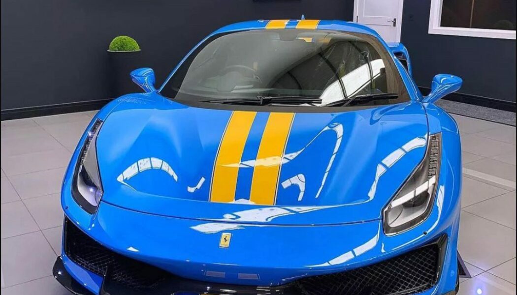 Siêu xe Ferrari 488 Pista với phối màu “IKEA” độc đáo