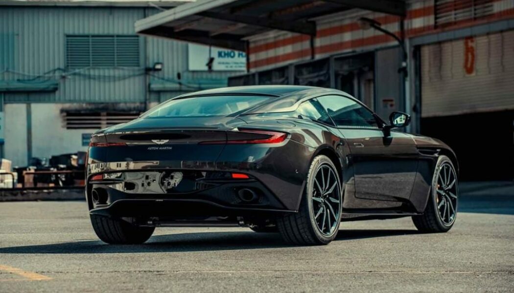 Aston Martin DB11 thứ 5 cập bến Việt Nam với màu sơn đẹp mắt