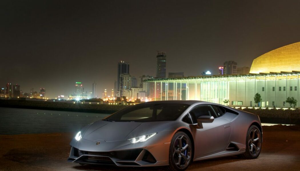 Lamborghini Huracan EVO gây bất ngờ khi tham gia đua 1/4 dặm