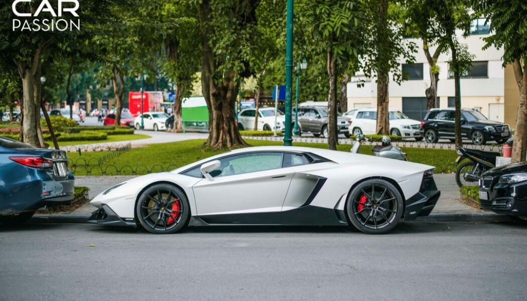 Bắt gặp Lamborghini Aventador lên kit 50th Anniversario tại Hà Nội