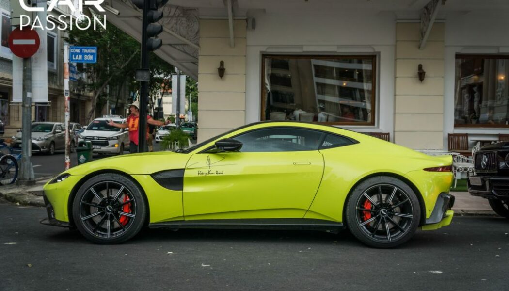 Aston Martin Vantage thế hệ mới xuất hiện ấn tượng trên phố cuối tuần