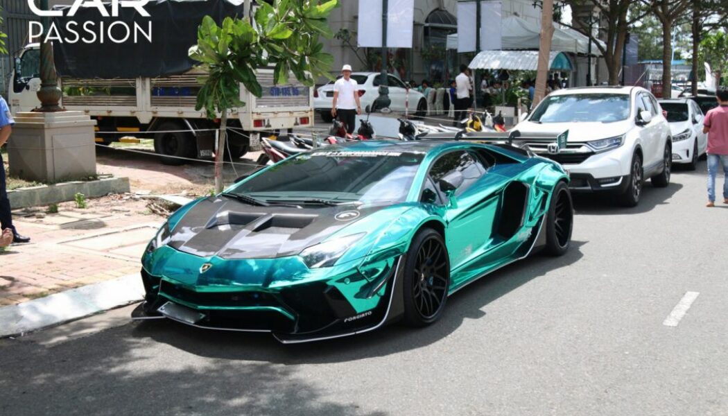 Lamborghini Aventador với gói độ Liberty Walk thay áo mới