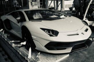 Việt Nam đón nhận chiếc Lamborghini Aventador SVJ đầu tiên