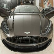 Chiêm ngưỡng màu sơn vàng đồng độc đáo trên Aston Martin DB11 tại Việt Nam