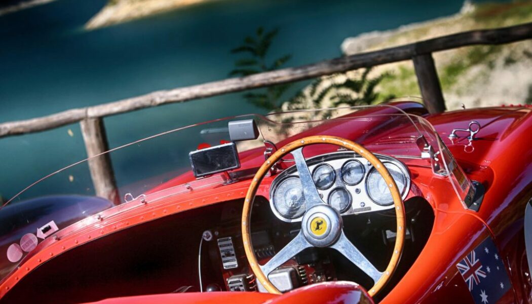 80 chiếc Ferrari cổ tụ họp tại thành Rome
