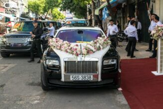 Rolls-Royce Ghost của doanh nhân Phạm Trần Nhật Minh làm xe hoa tại đám cưới con gái