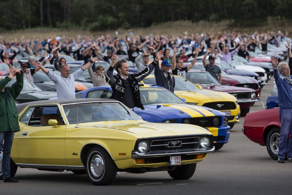 a97627cb-ford-mustang-largest-parade-world-record-4-1024x683.jpg