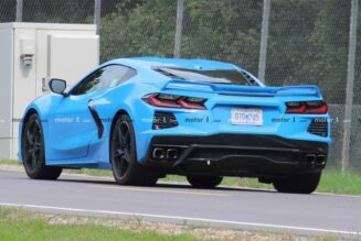 Chevrolet Corvette C8 bị bắt gặp với màu sơn xanh “xì trum”