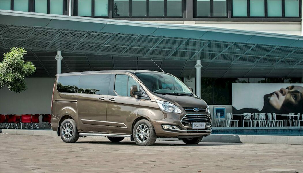 Ford Tourneo tại Việt Nam có giá từ 999 triệu đồng