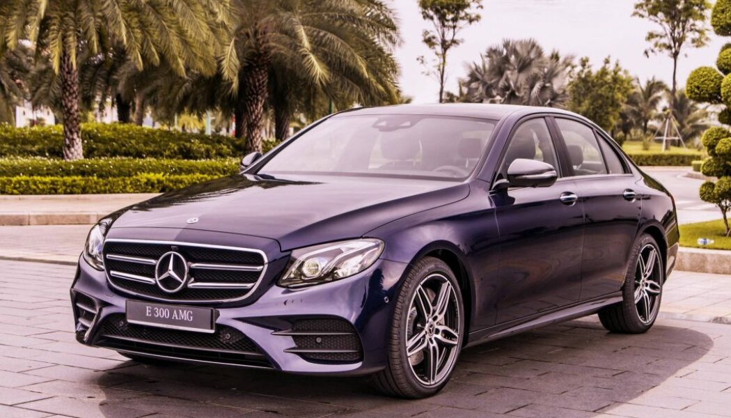 Mercedes-Benz E 300 AMG 2019 có giá 2,833 tỷ đồng tại Việt Nam