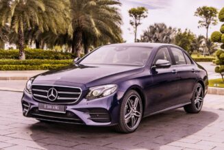 Mercedes-Benz E 300 AMG 2019 có giá 2,833 tỷ đồng tại Việt Nam