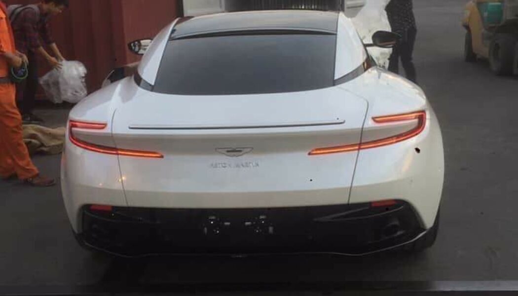 Aston Martin DB11 thứ 6 cập bến Việt Nam với màu sơn Morning Frost White