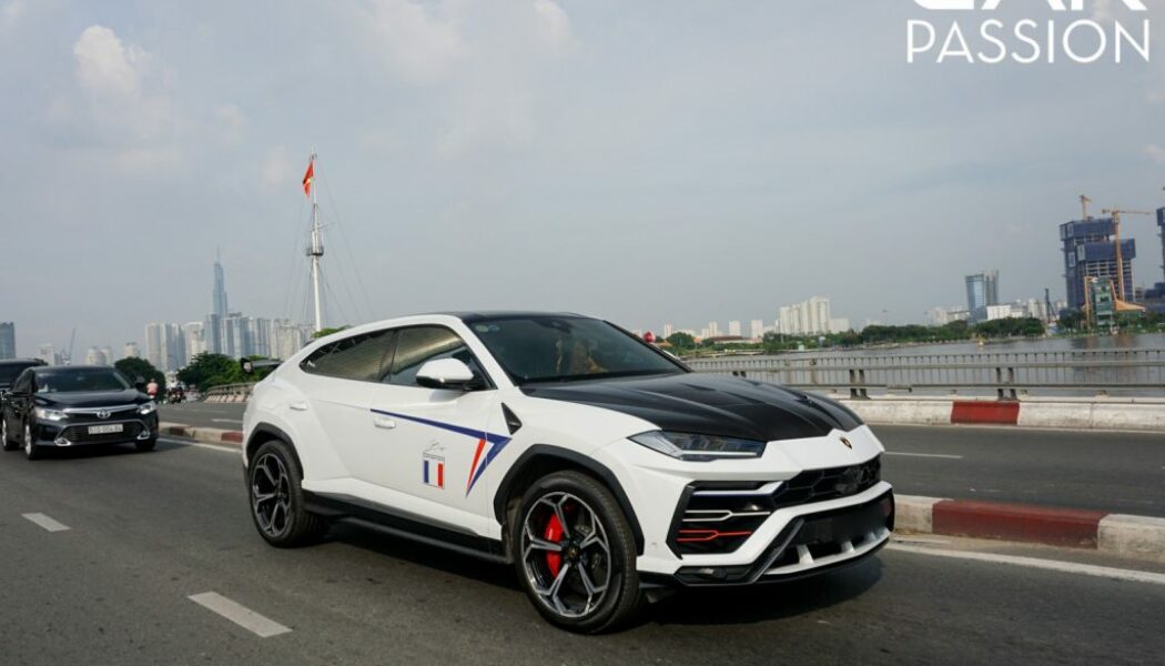 Siêu SUV Lamborghini Urus với gói độ Mansory Venatus trên đường phố Sài Gòn