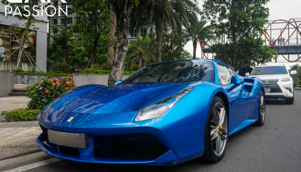 Bắt gặp Ferrari 488 Spider với lớp sơn Blu Corsa ấn tượng tại Sài Gòn