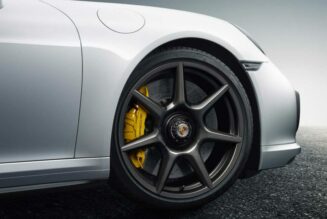 Khám phá điều đặc biệt ở logo tại bánh xe của Porsche