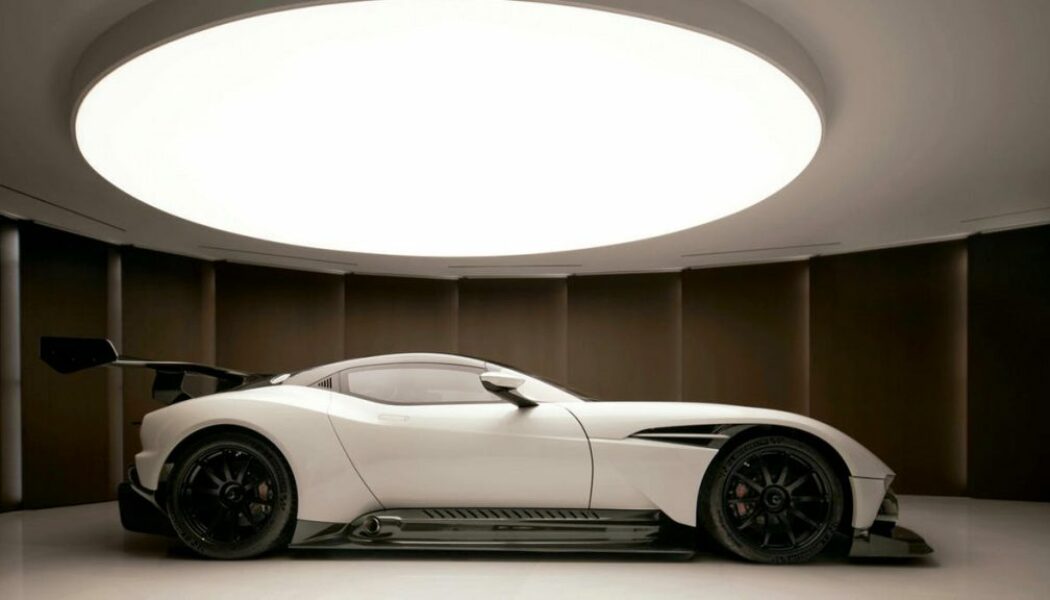 Sở hữu Aston Martin Vulcan bằng cách mua penthouse tại Miami!