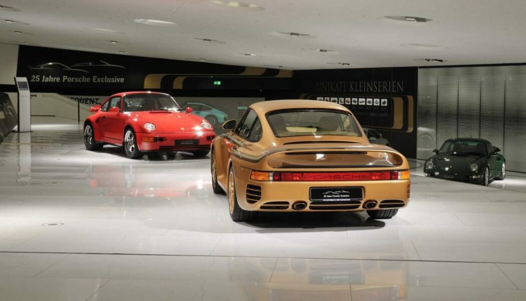 Hai chiếc Porsche 959 hàng hiếm được trưng bày tại bảo tàng Porsche Stuttgart