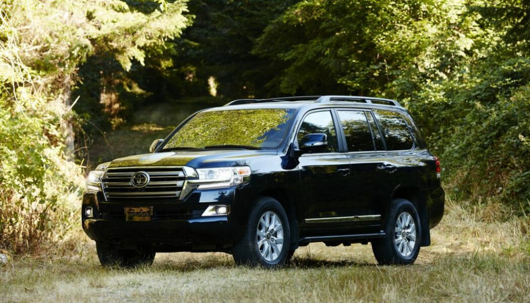 Toyota Land Cruiser 2020 tại Việt Nam thêm tiện ích, giá tăng nhẹ