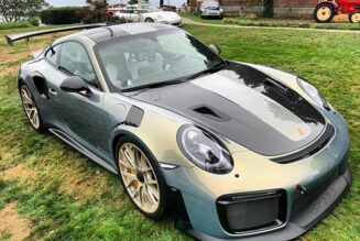 Chiêm ngưỡng màu sơn Chromaflair Urban Bamboo trị giá hơn 2 tỷ đồng trên Porsche 911 GT2 RS Weissach