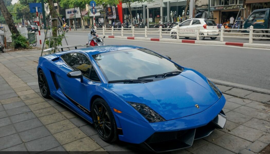 Lamborghini Gallardo LP570-4 Superleggera thay “áo” mới đón Tết