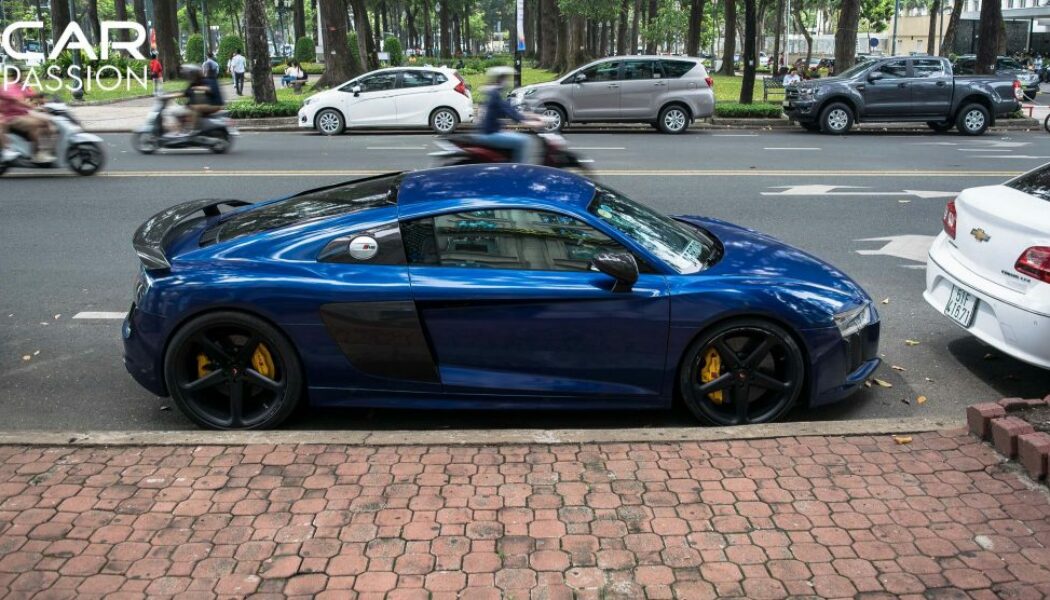 Audi R8 V10 Plus tái xuất với lớp áo màu xanh độc đáo