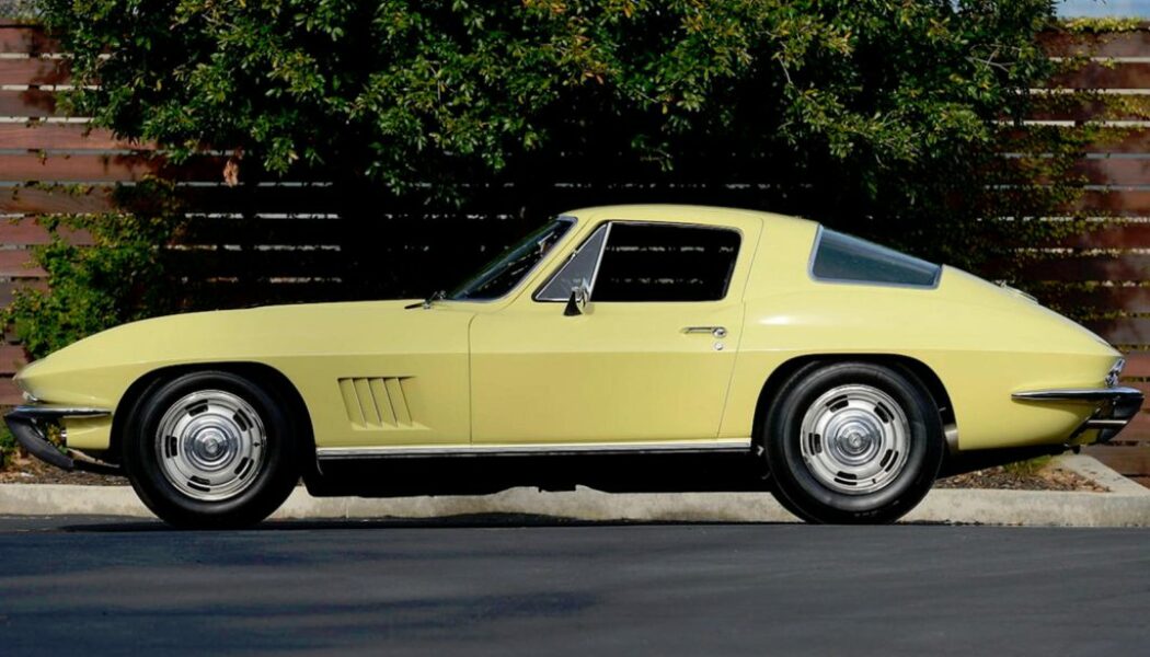 Chevrolet Corvette L88 1967 (C2) hàng độc được rao bán gần 4 triệu USD