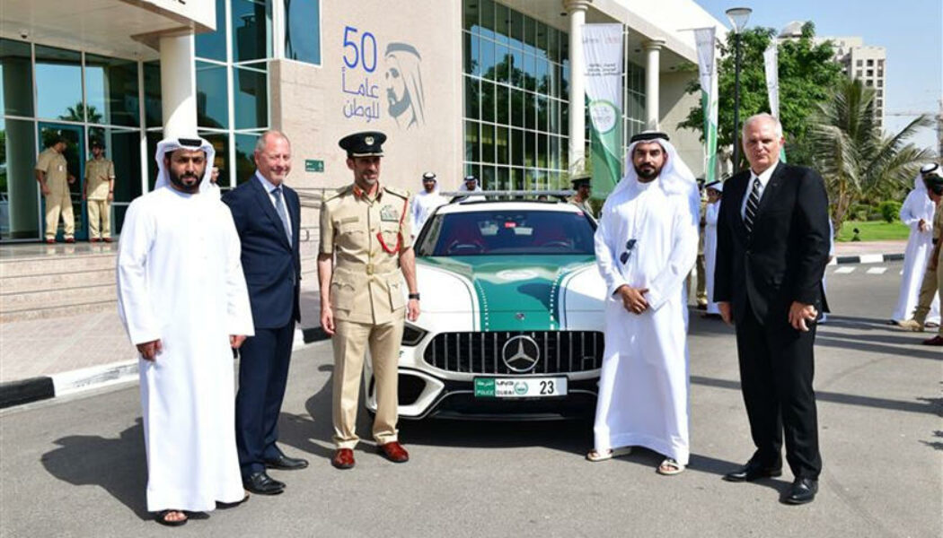 Mercedes-AMG GT 63 S gia nhập đội cảnh sát siêu xe tại Dubai