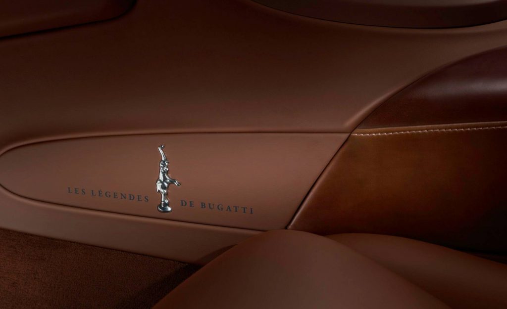 Brun-Cavalier”-leather-clad-insert-with-“Les-Légendes-de-Bugatti”-logo-and-the-Dancing-Elephant-the-symbol-for-the-Legends-edition-refined-with-platinum.-1024x625.jpg