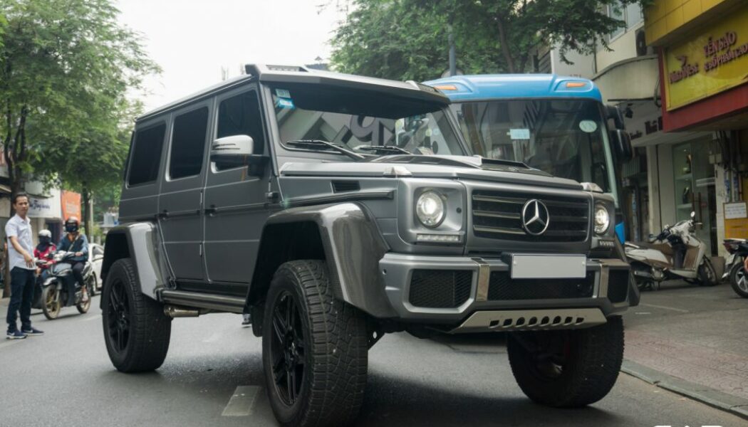 Bất ngờ trước vẻ ngoài đồ sộ của “khủng long” Mercedes-Benz G500 4×4² trên đường phố Sài Gòn