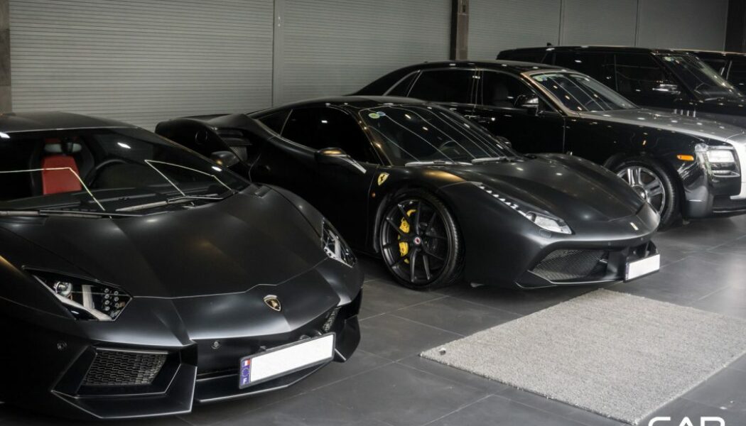 Ngắm nhìn vẻ đẹp của bộ đôi siêu xe đến từ Ý với lớp áo đen mờ mạnh mẽ
