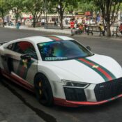 Bắt gặp Audi R8 V10 Plus khoác “áo” mang phong cách của thương hiệu thời trang cao cấp Gucci dạo phố dịp cuối tuần