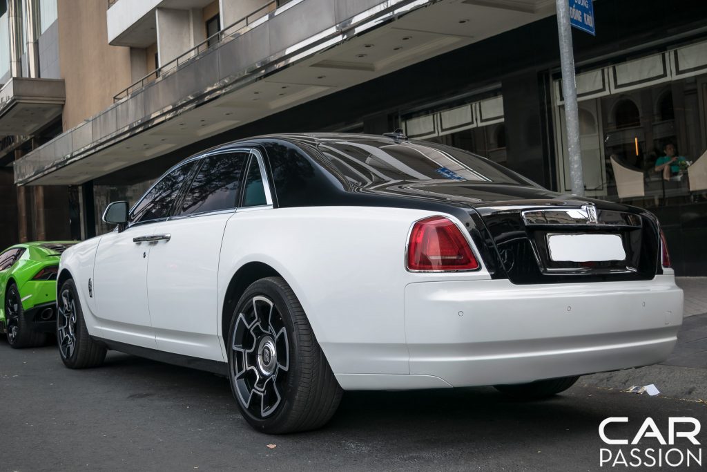 Two Tone Rolls Royce Wraith Goes in Style with LED Headlights and Other  Goodies  CARiDcom Gallery  Rolls royce cars Rolls royce Rolls royce  wraith